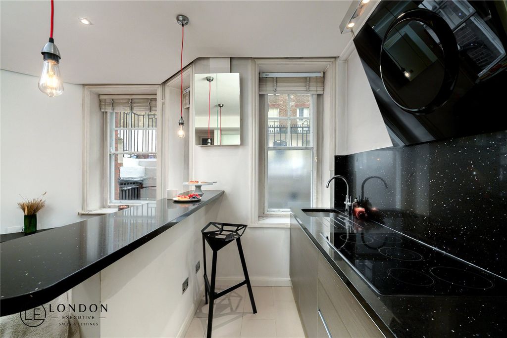 Property photo 2 of 21 Living/Kitchen