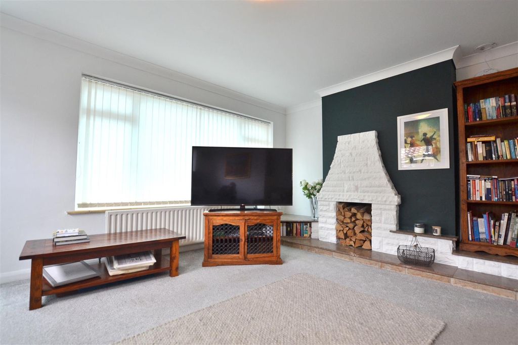 Property photo 3 of 18 Livingroom 3 .Jpg