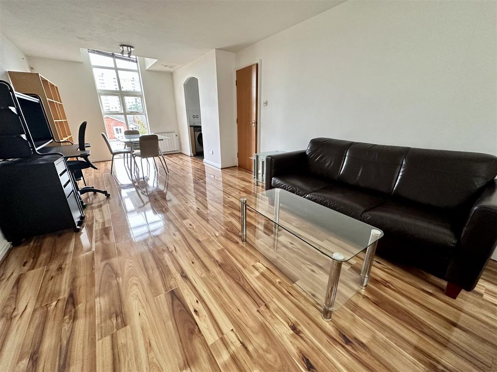 Property photo 3 of 12