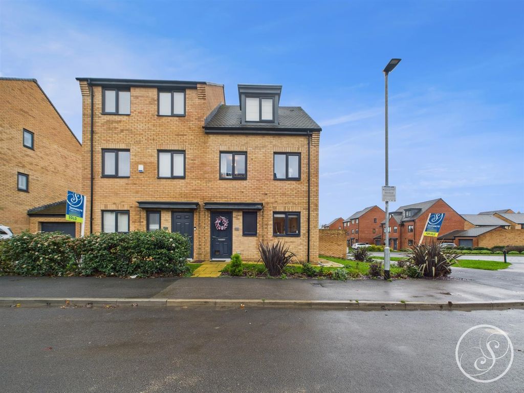 Property photo 1 of 18 External