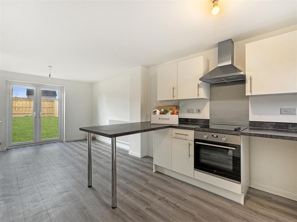 Property photo 2 of 8 588146Fa309259Ba7Ad1860F45E477910412F3c9.Jpg