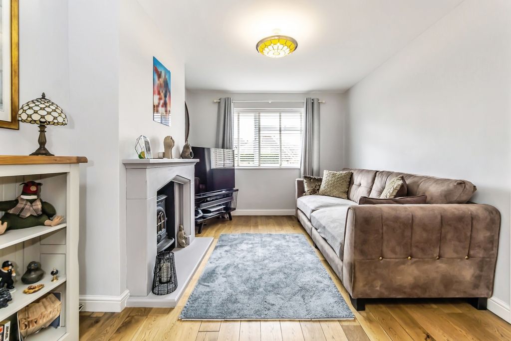 Property photo 2 of 16 Pbox-Img.Jpg