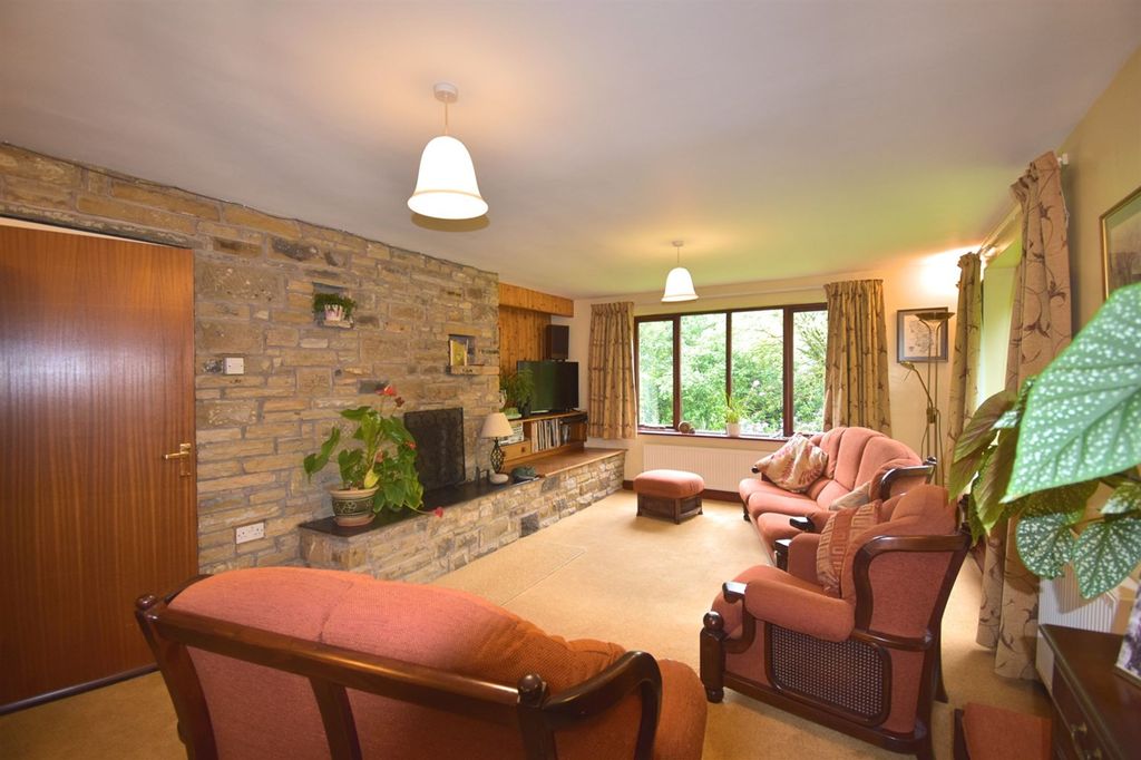 Property photo 3 of 21 Sitting Room