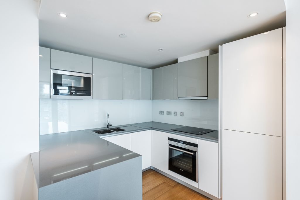 Property photo 3 of 12 Regents Wharf