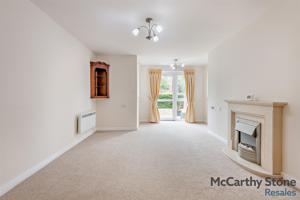 Property photo 3 of 31 8657982-Interior10-800.Jpg