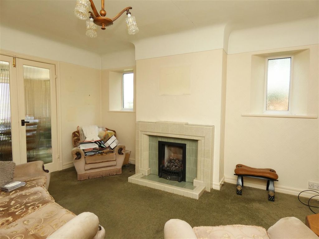 Property photo 3 of 22 Lounge