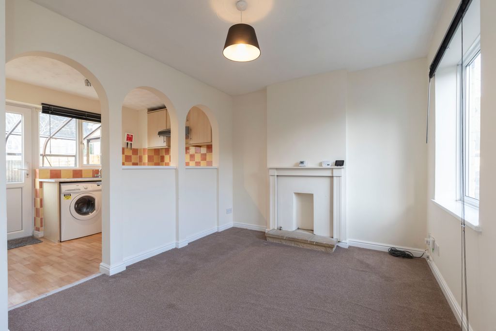 Property photo 3 of 10 3 Smiths Field-08