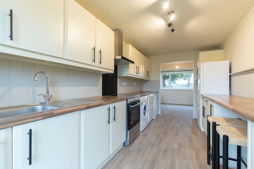 Property photo 2 of 12 Yew Tree Cottage-09