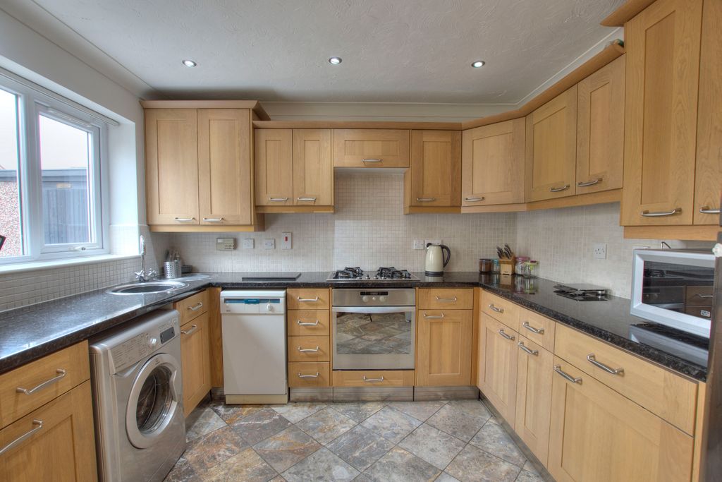 Property photo 2 of 22 2. Kitchen: Diner