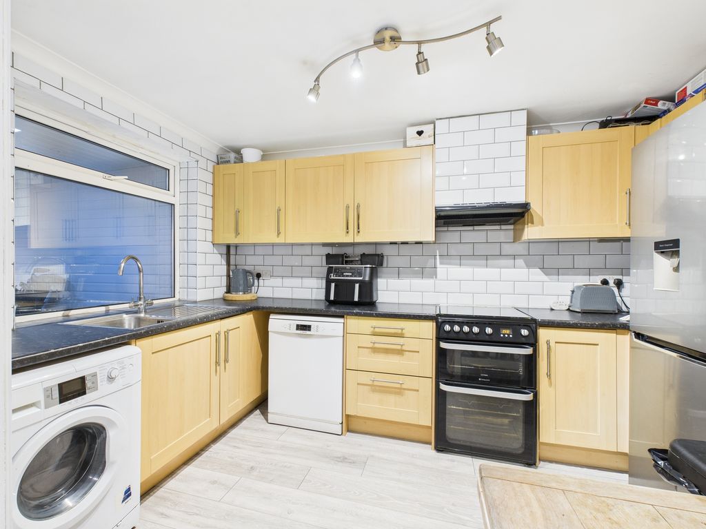 Property photo 3 of 17 Kitchen/Diner