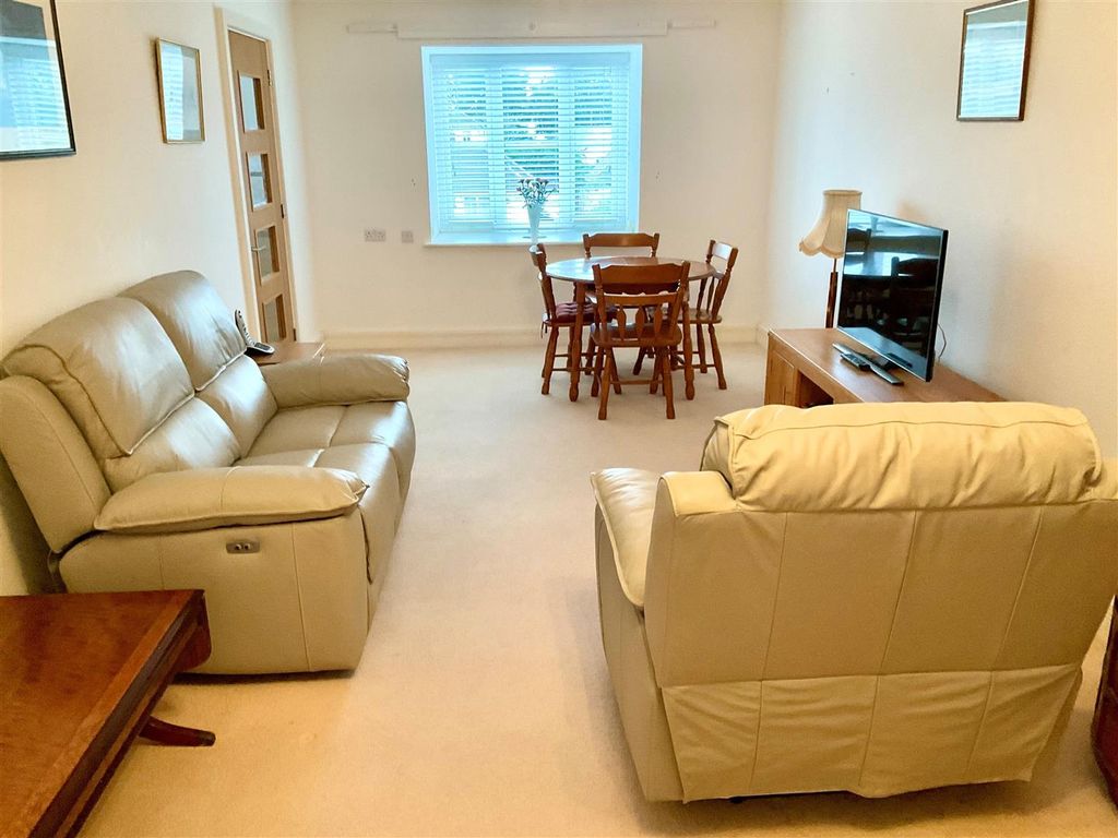 Property photo 2 of 14 Lounge Pic2.Jpg