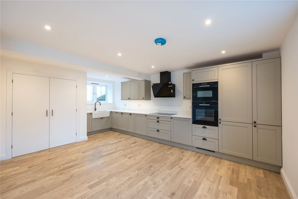 Property photo 2 of 10 Kitchen Diner