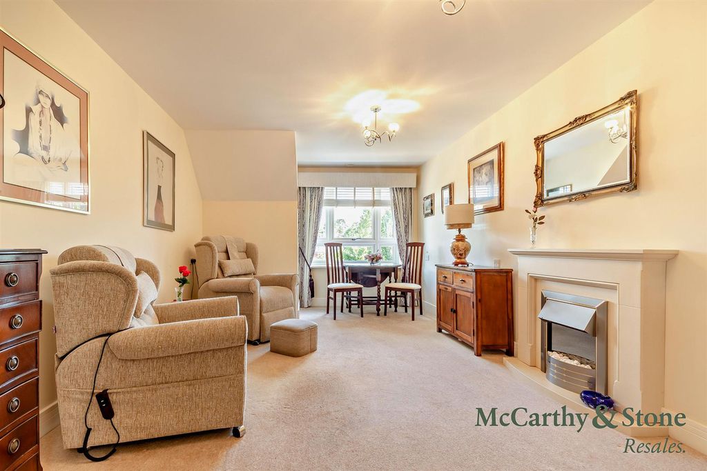 Property photo 3 of 16 8700978-Interior03-800.Jpg