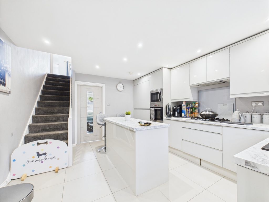 Property photo 3 of 14 4172247