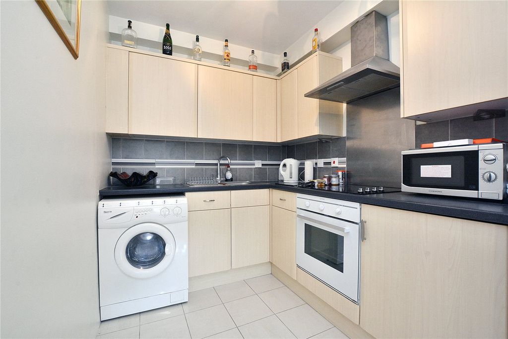 Property photo 2 of 6 Kitchen