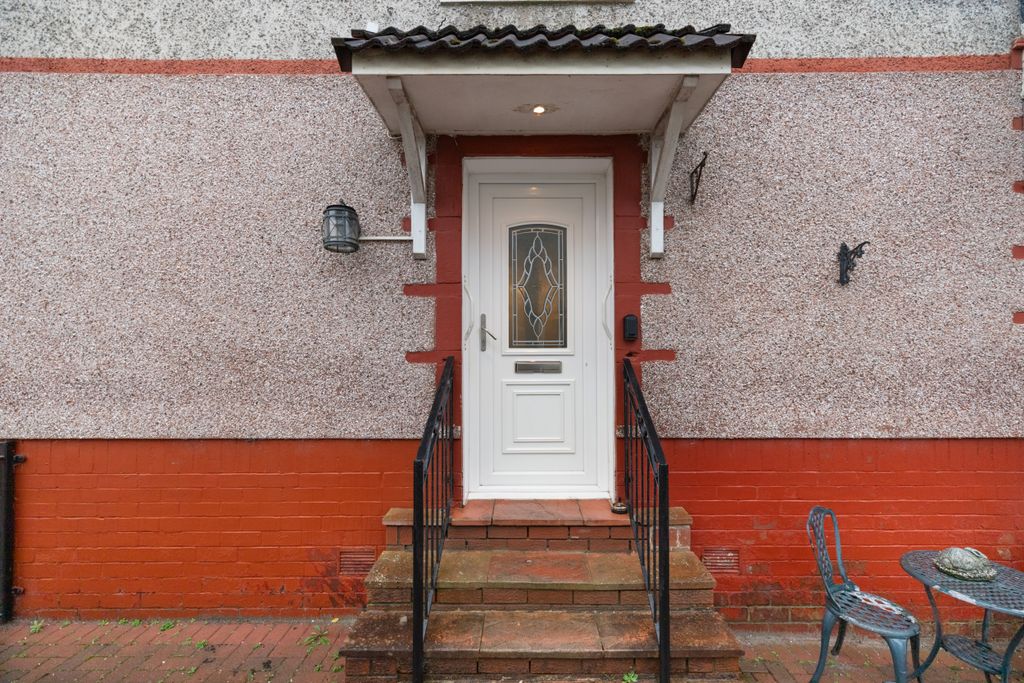 Property photo 2 of 27