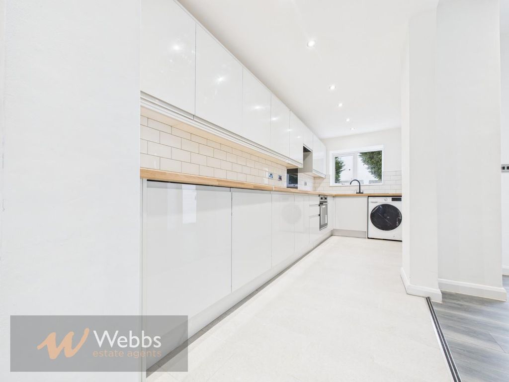 Property photo 3 of 33 Cam05244G0-Pr0207-Still030.Jpg