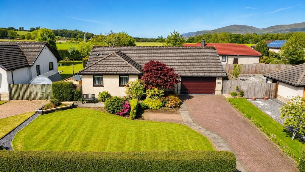 Property photo 1 of 33