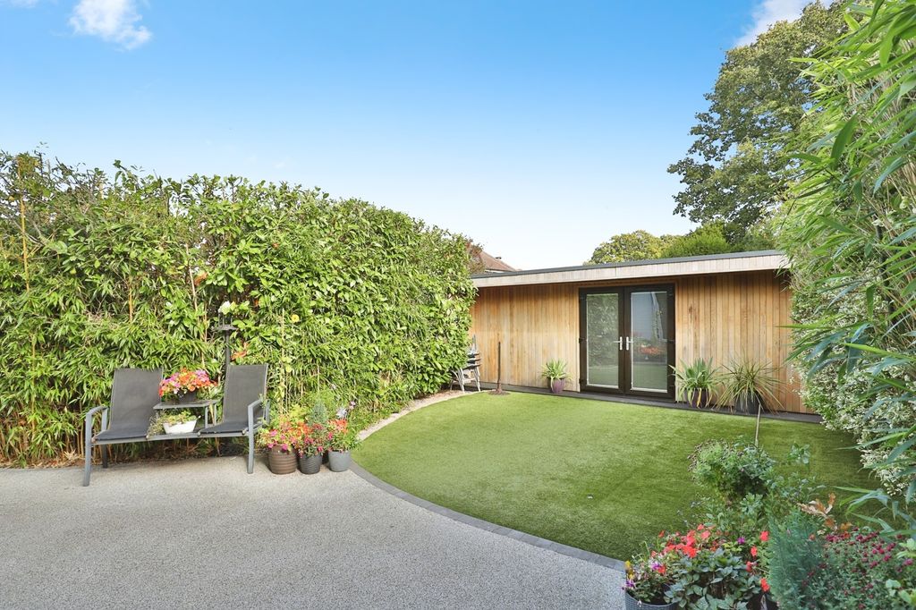 Property photo 2 of 17 Photo