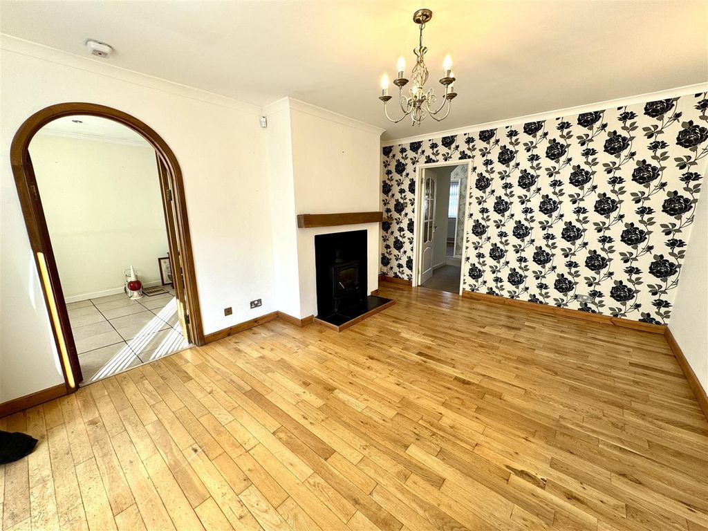 Property photo 3 of 16 Living Room