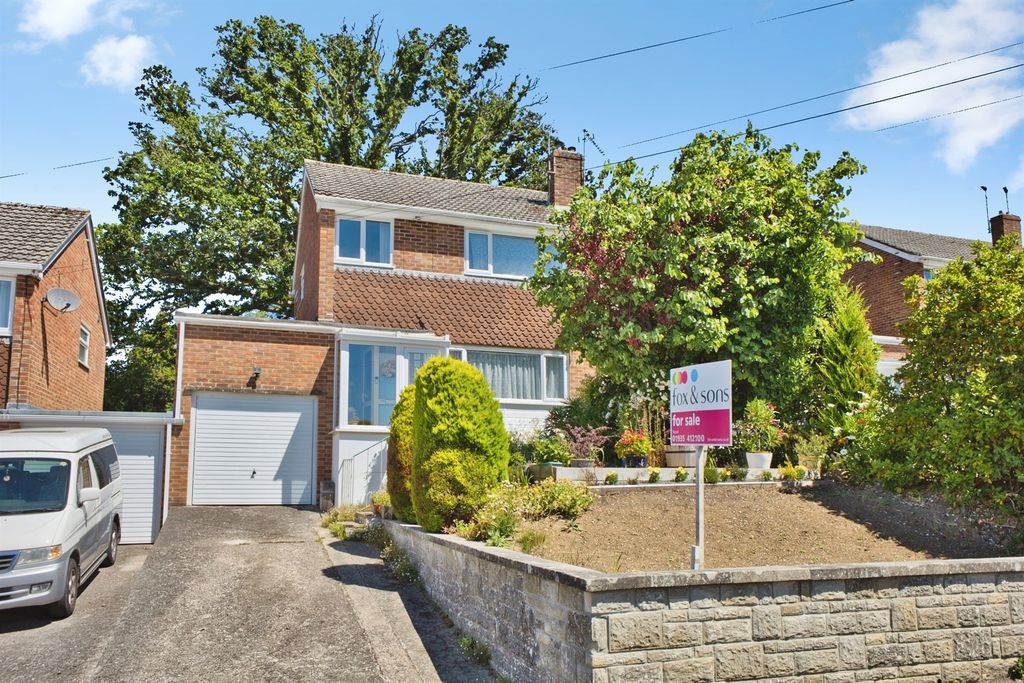 Property photo 1 of 18