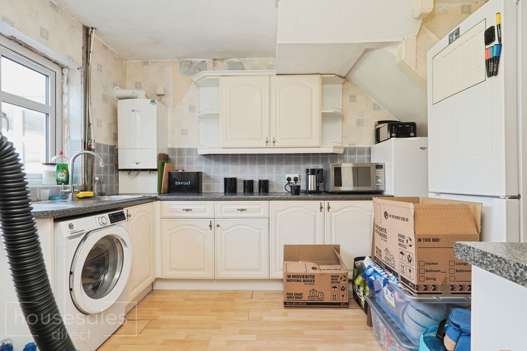 Property photo 2 of 11