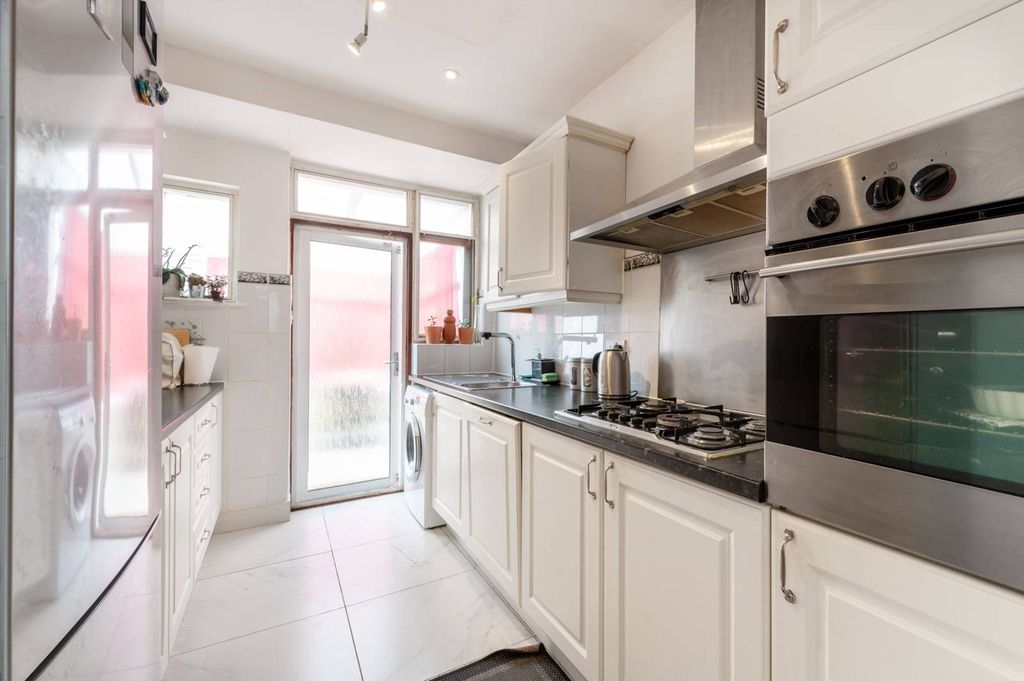 Property photo 3 of 8