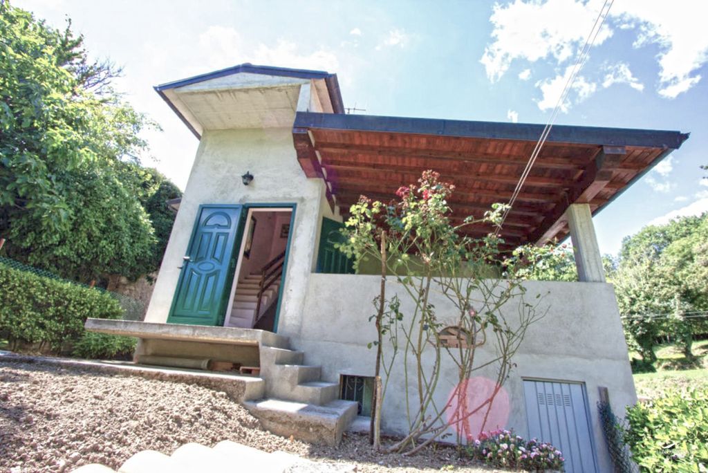 Property photo 2 of 39