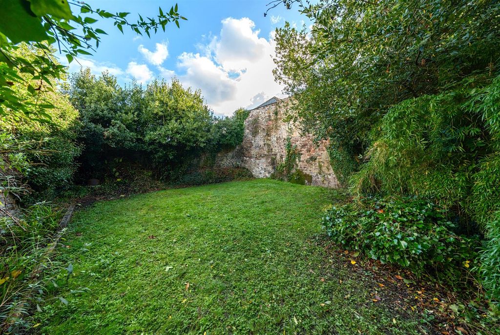 Property photo 2 of 27 Garden.Jpg