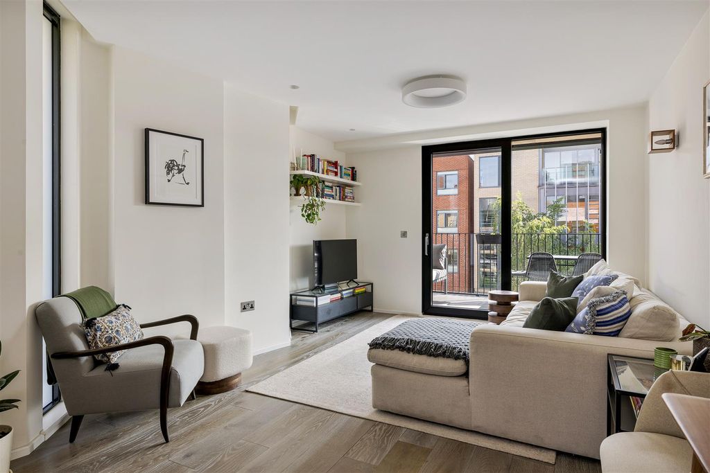 Property photo 3 of 19 Shore Road E9
