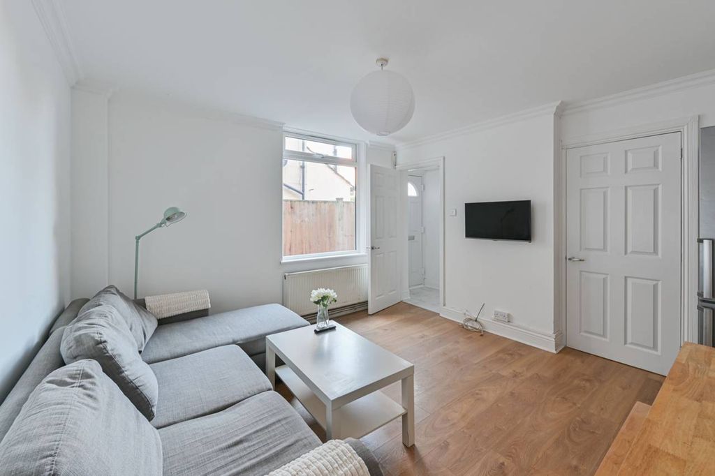 Property photo 2 of 7