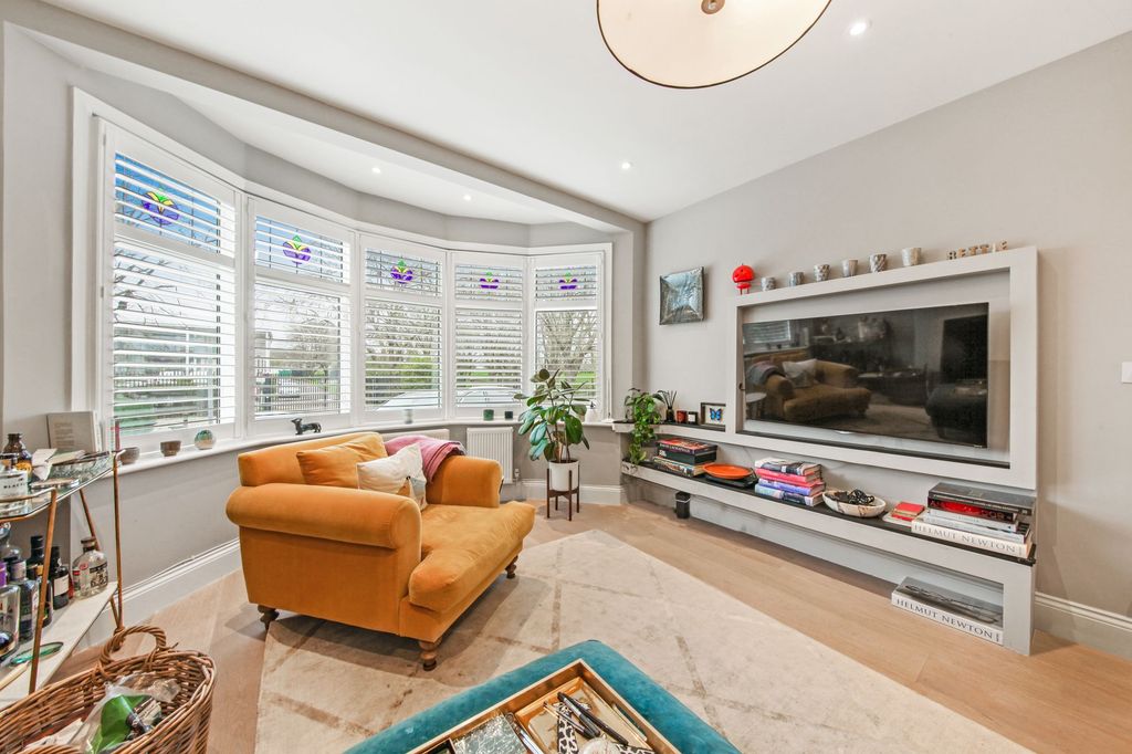 Property photo 2 of 19