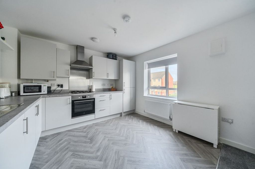 Property photo 3 of 12 140741717697Cb7B6d1417