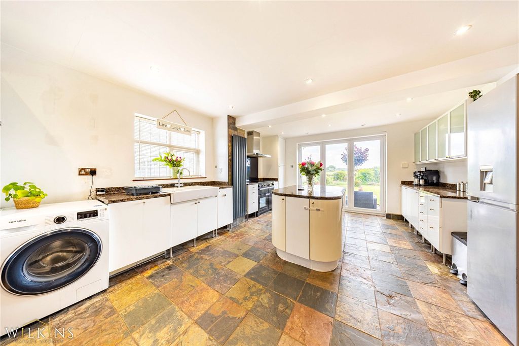 Property photo 3 of 59 Picture No. 35