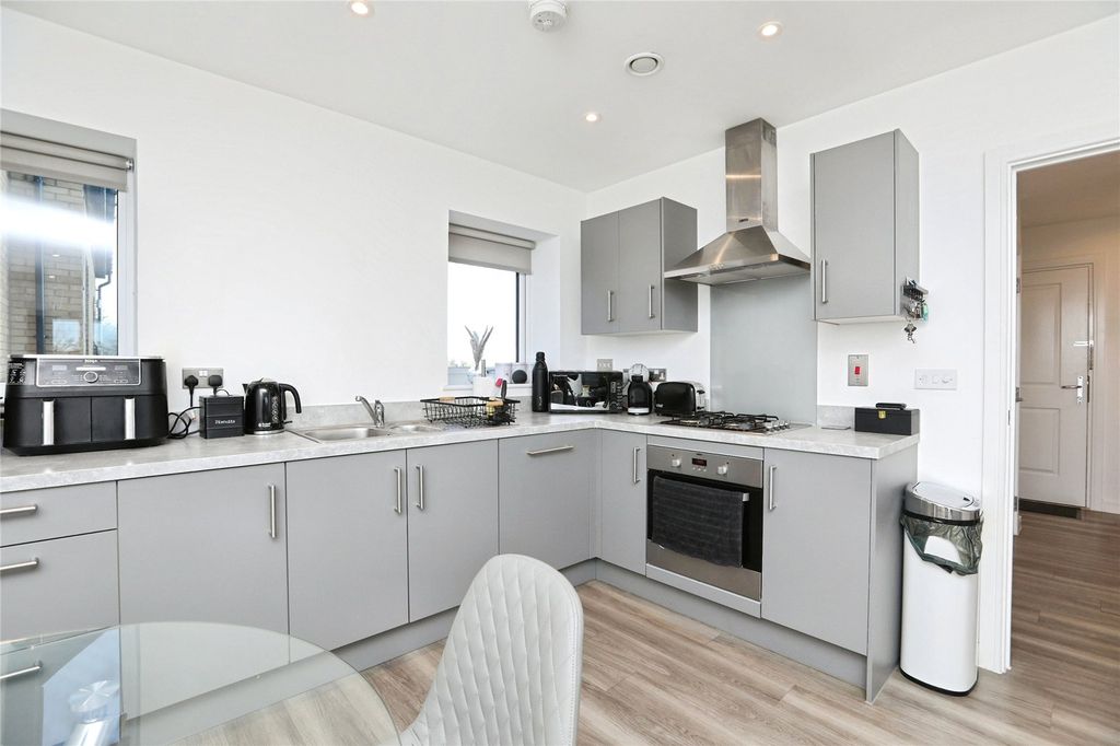 Property photo 2 of 9 Kitchen