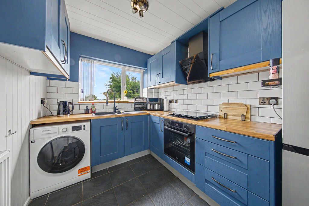 Property photo 3 of 30 Kitchen