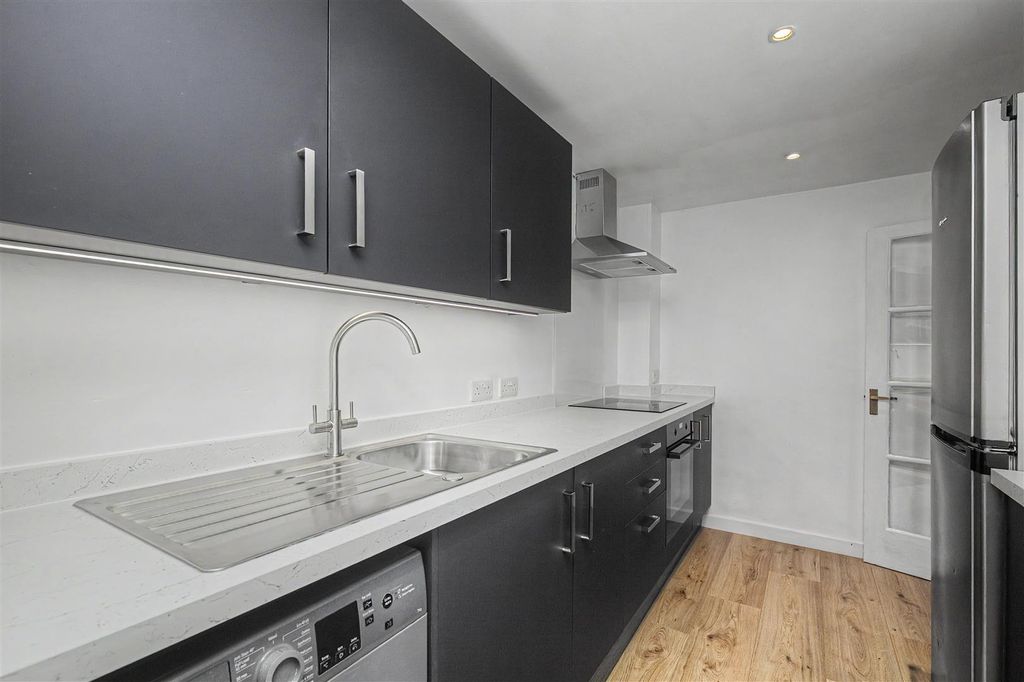 Property photo 3 of 8 329706.Jpg