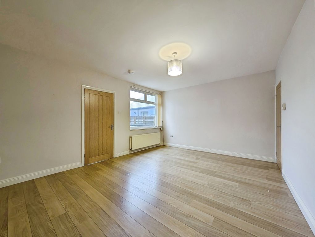 Property photo 3 of 7 Pbox-Img.Jpg