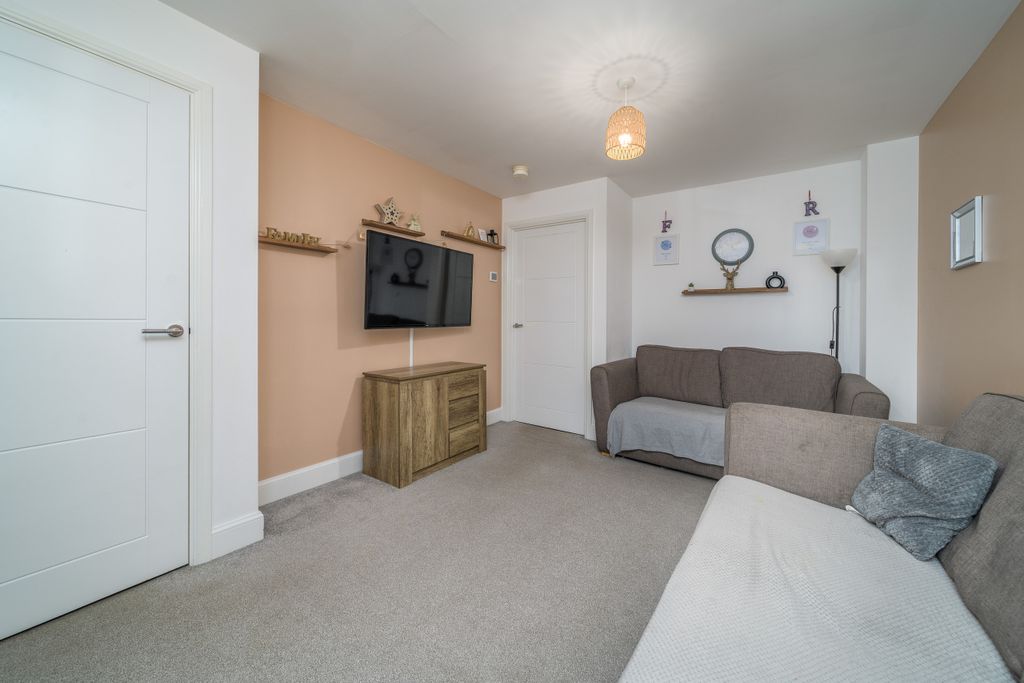 Property photo 3 of 26 Lounge-3