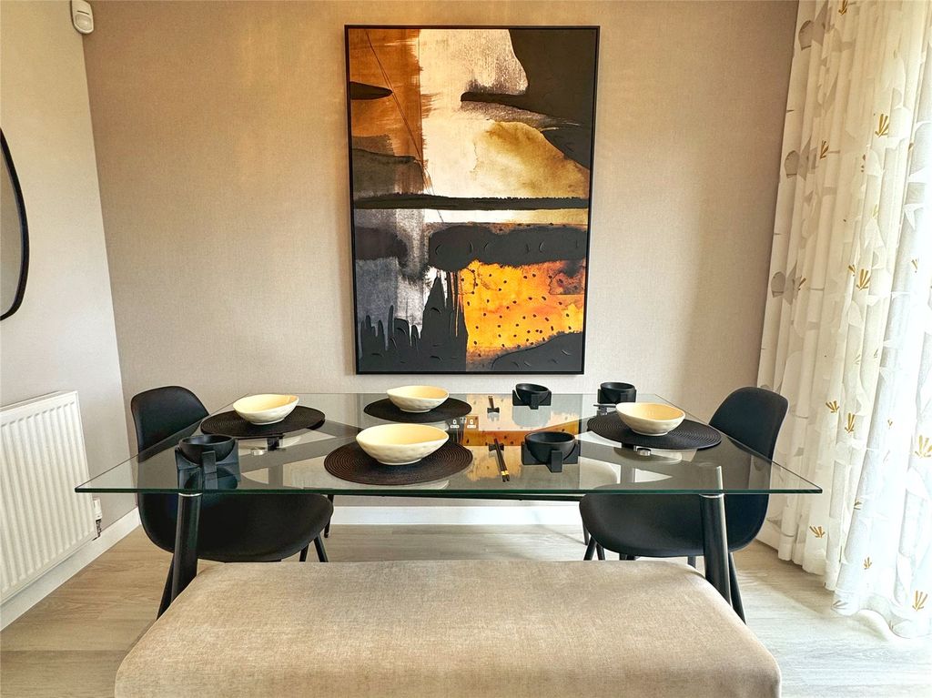 Property photo 3 of 19 Dining Area