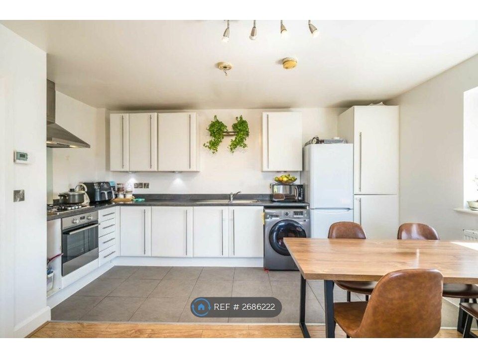 Property photo 3 of 6 Kitchen