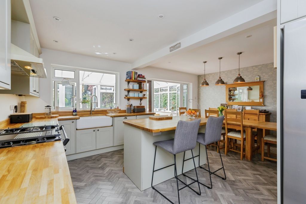 Property photo 2 of 23 Photo