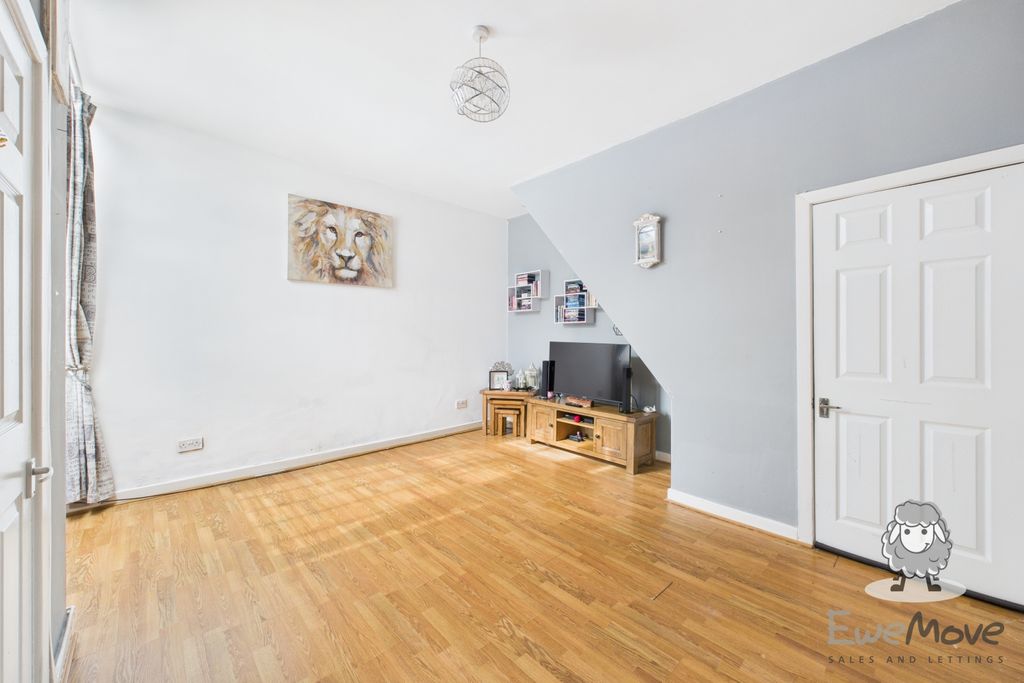 Property photo 2 of 11 10