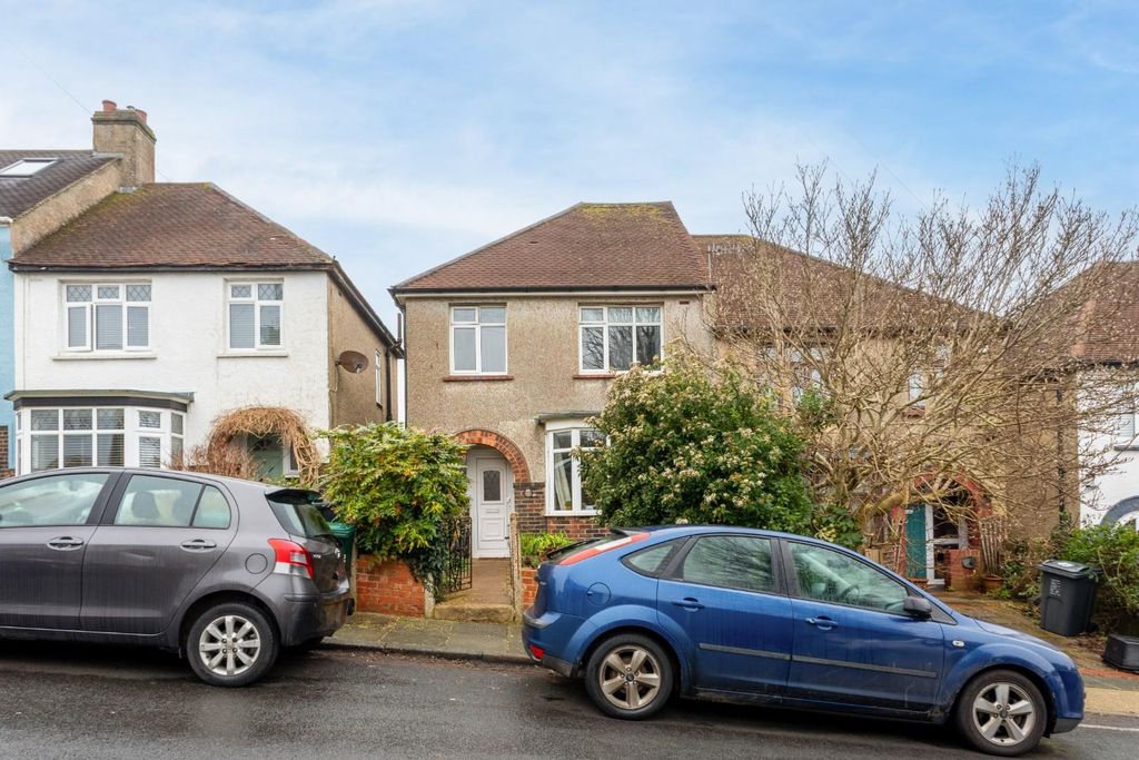 Property photo 1 of 16 Sharpthorne Crescent-16.Jpg