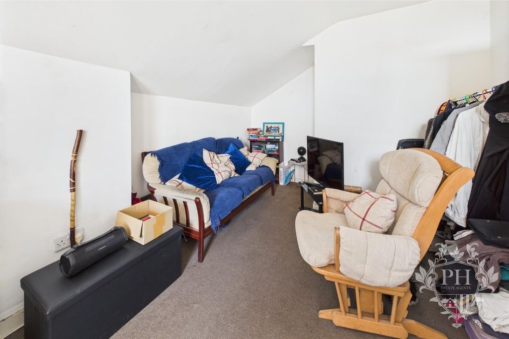Property photo 2 of 7 Cam01415G0-Pr0432-Still005.Jpg