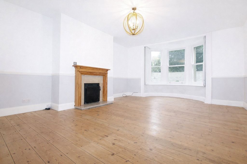 Property photo 2 of 7 Living Room