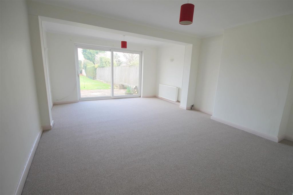 Property photo 3 of 21 MMD Lounge ii.Jpg