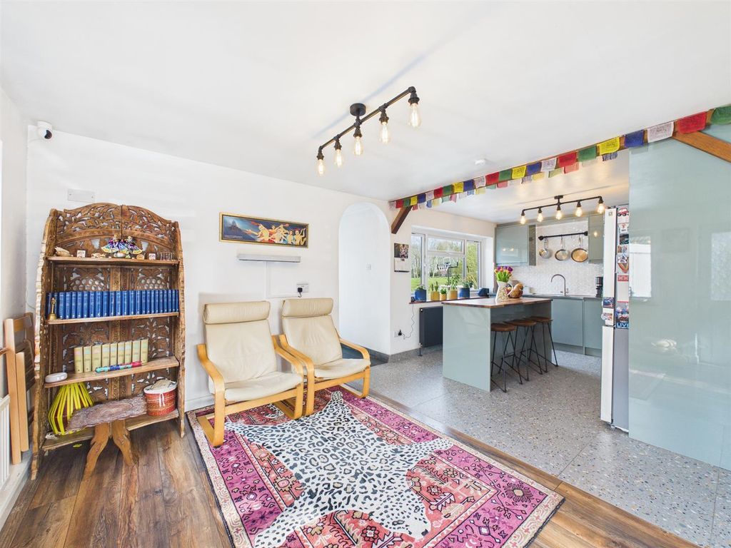 Property photo 3 of 19 Cam02435G0-Pr0173-Still021.Jpg