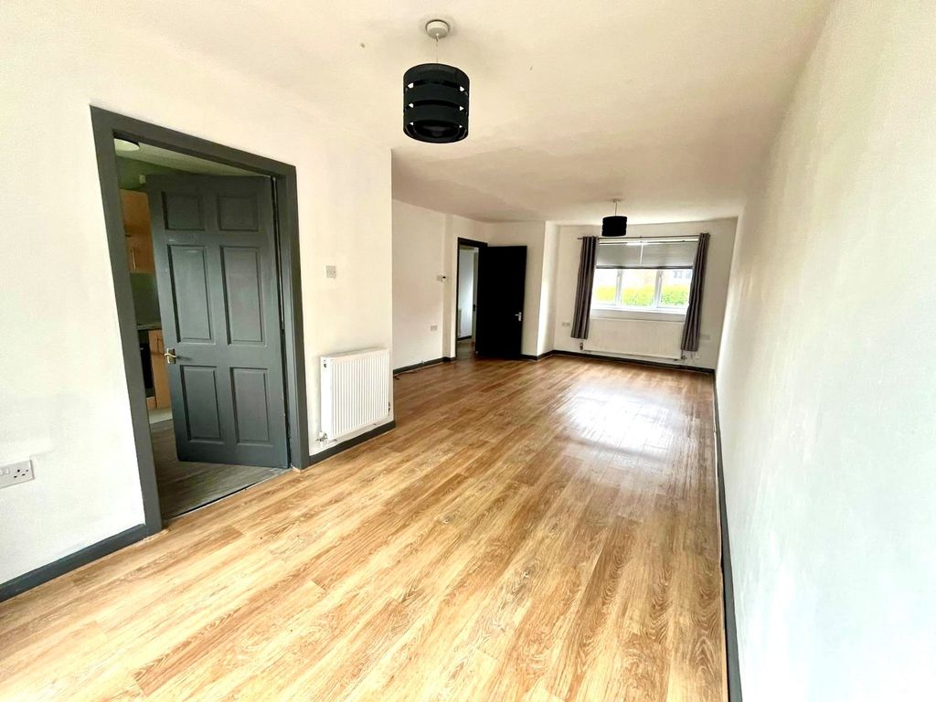 Property photo 3 of 10 Dining Room