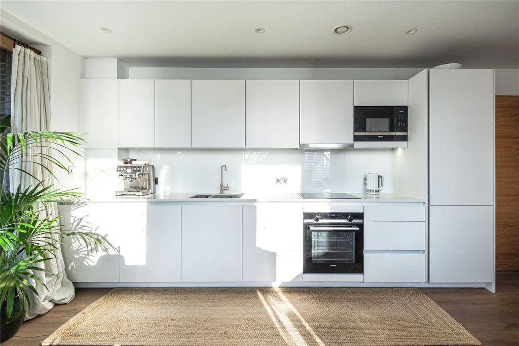 Property photo 2 of 36 Picture No. 16